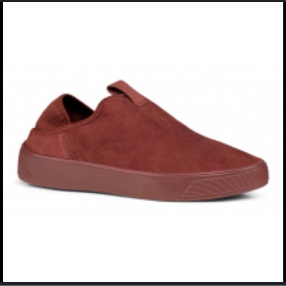 Ecco women’s  burgundy Suede Slip-On Loafers